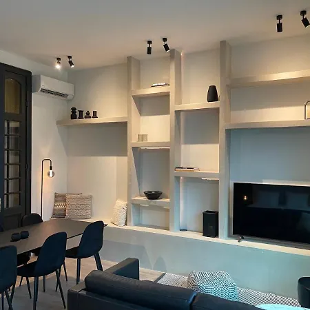 3 Bedroom Art-Nouveau Apartment Apartment