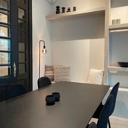 3 Bedroom Art-Nouveau Apartment Apartment *